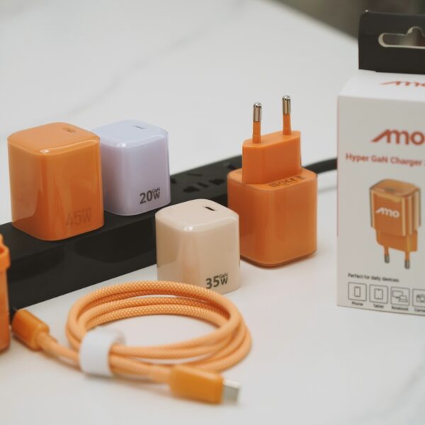 Stylish Ice Cube travel charger with high-speed USB-C charging support Stylish Ice Cube travel charger with high-speed USB-C charging support