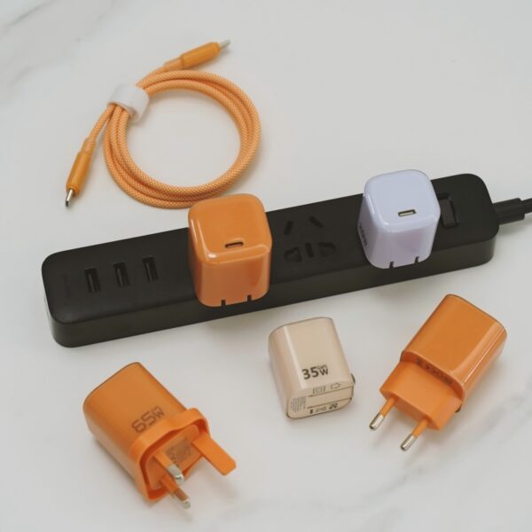 Foldable plug USB-C GaN charger for smartphones, tablets, and laptops Foldable plug USB-C GaN charger for smartphones, tablets, and laptops
